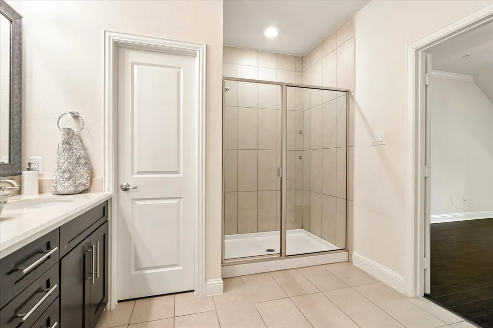 559 W Royal Lane Irving, TX 75039