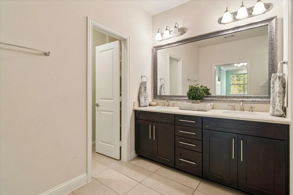 559 W Royal Lane Irving, TX 75039