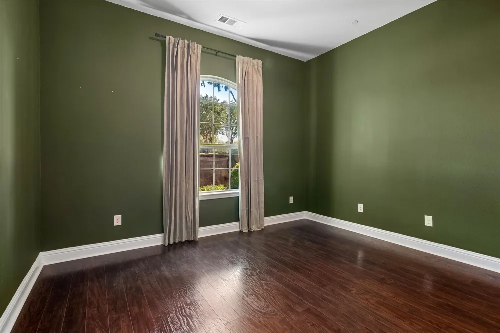 559 W Royal Lane Irving, TX 75039