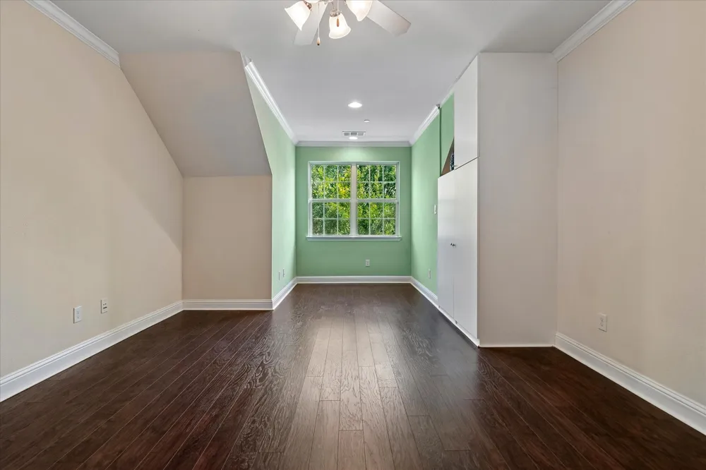 559 W Royal Lane Irving, TX 75039