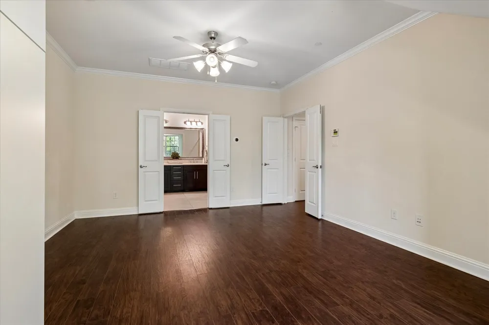 559 W Royal Lane Irving, TX 75039