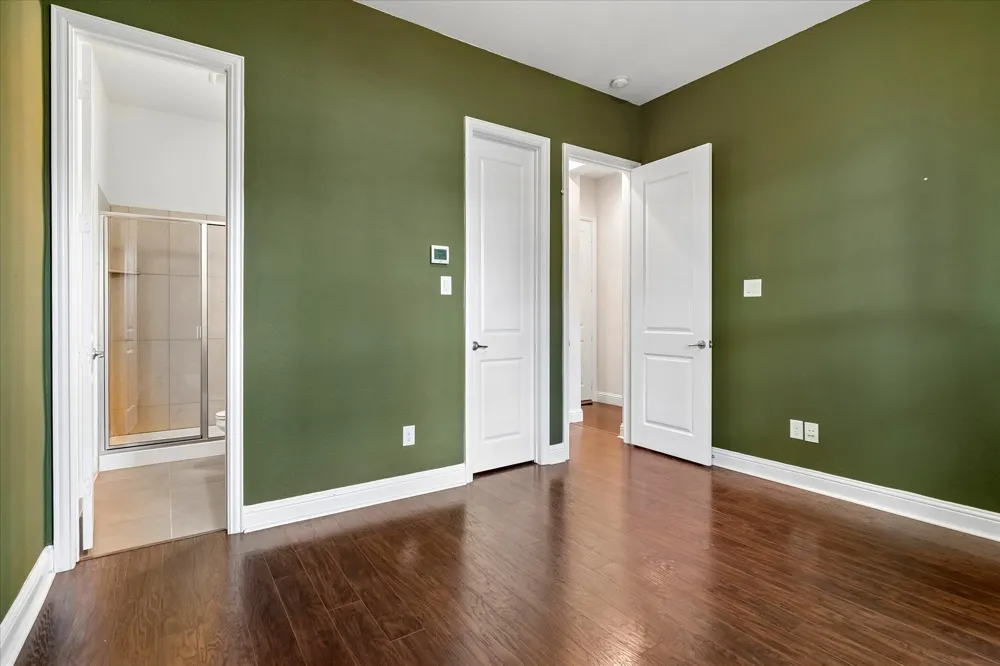 559 W Royal Lane Irving, TX 75039