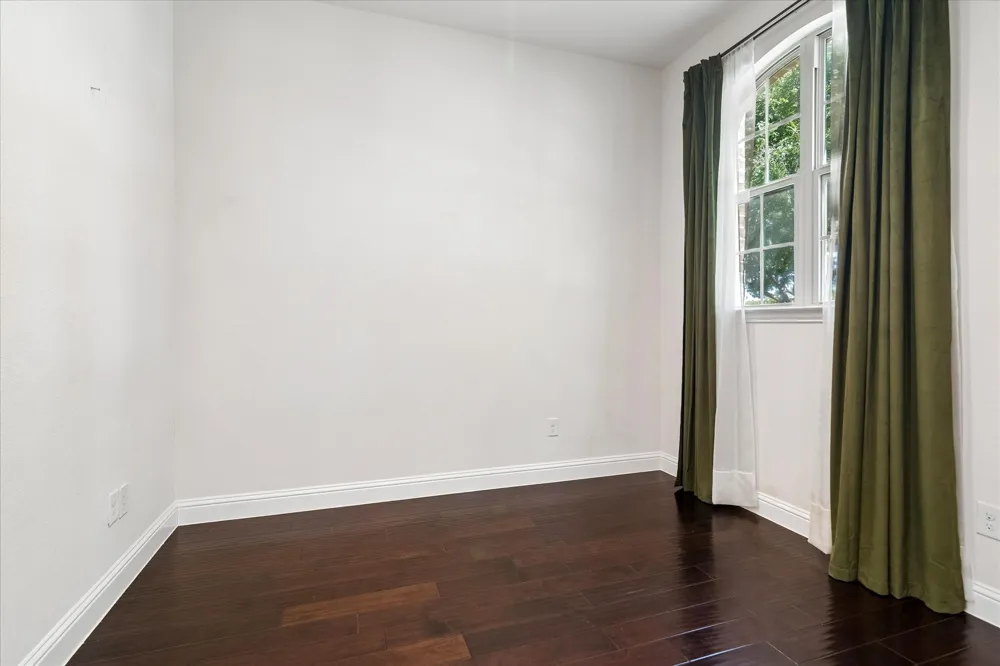 559 W Royal Lane Irving, TX 75039