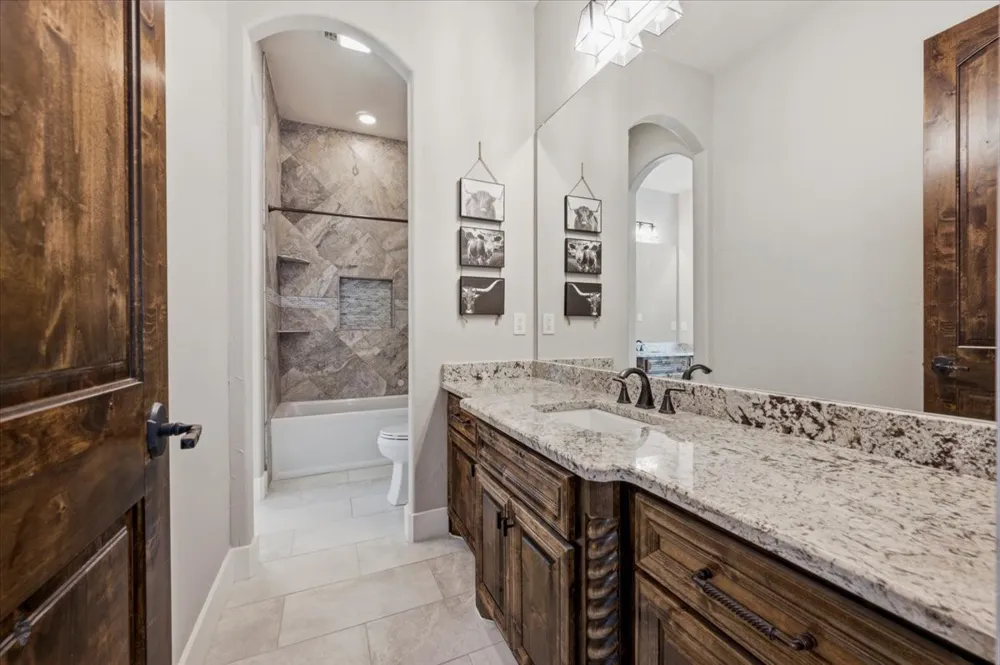 924 Indian Trail Oak Leaf, TX 75154