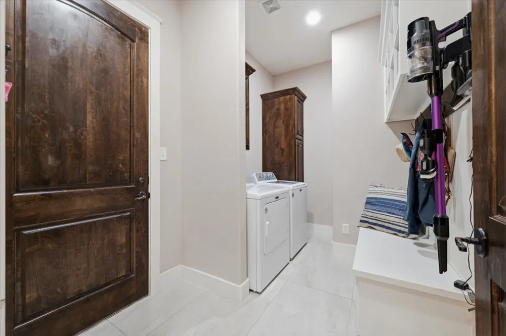 924 Indian Trail Oak Leaf, TX 75154