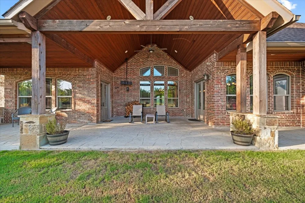 924 Indian Trail Oak Leaf, TX 75154