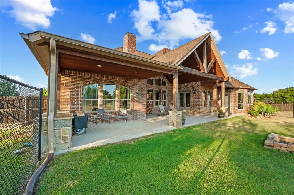 924 Indian Trail Oak Leaf, TX 75154