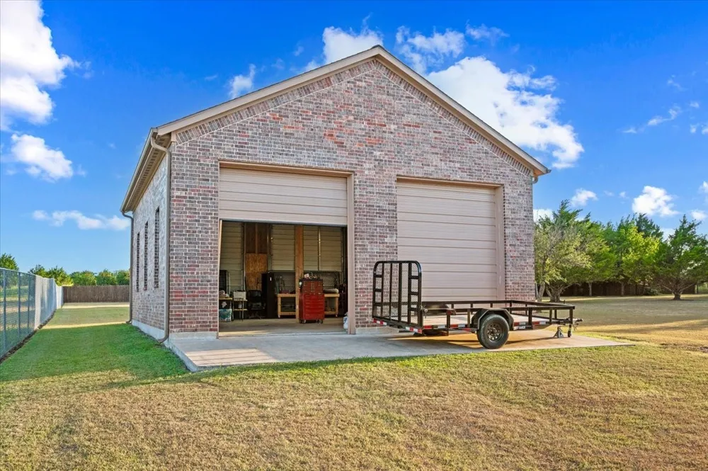 924 Indian Trail Oak Leaf, TX 75154