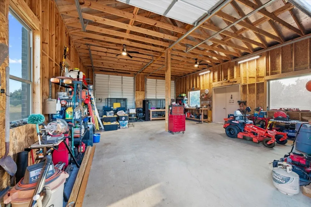 924 Indian Trail Oak Leaf, TX 75154