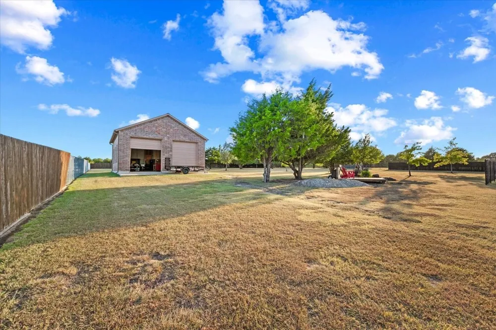 924 Indian Trail Oak Leaf, TX 75154
