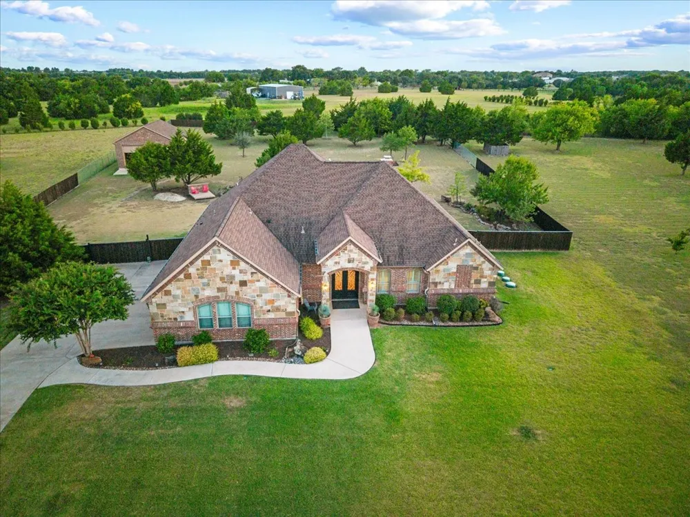 924 Indian Trail Oak Leaf, TX 75154