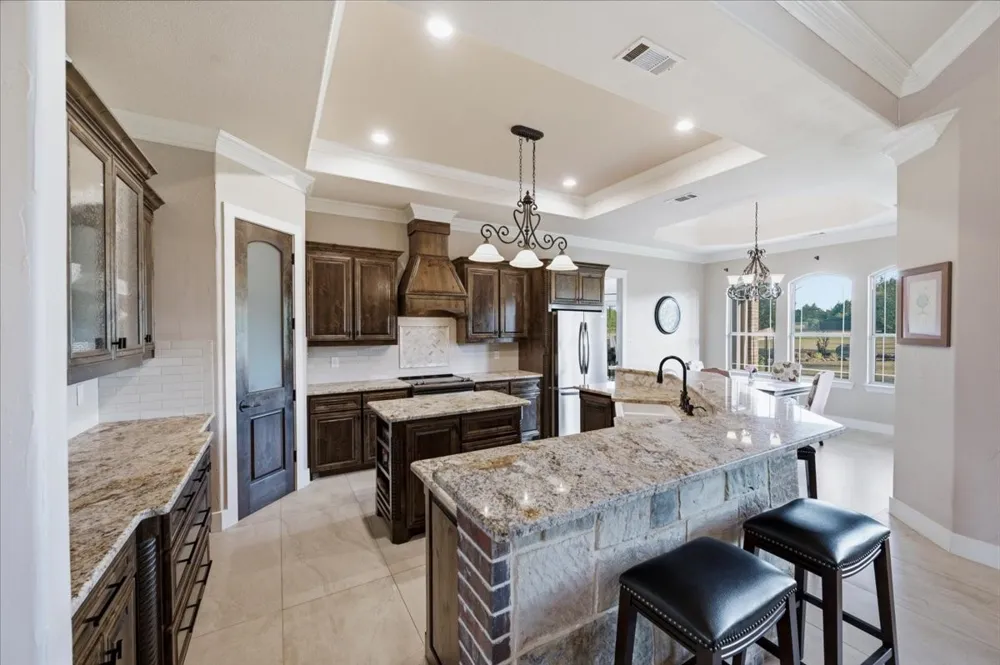 924 Indian Trail Oak Leaf, TX 75154