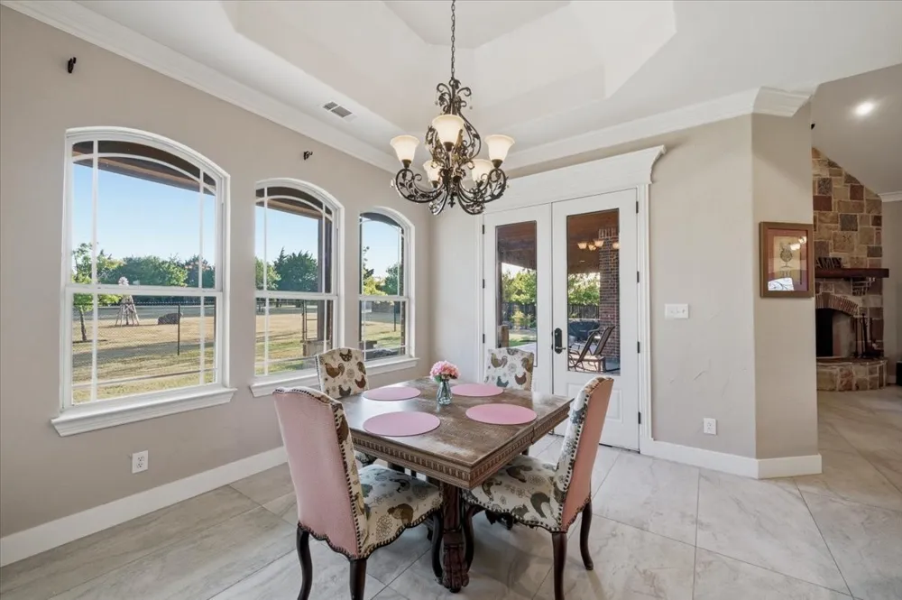 924 Indian Trail Oak Leaf, TX 75154