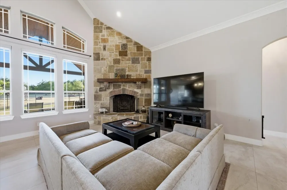 924 Indian Trail Oak Leaf, TX 75154
