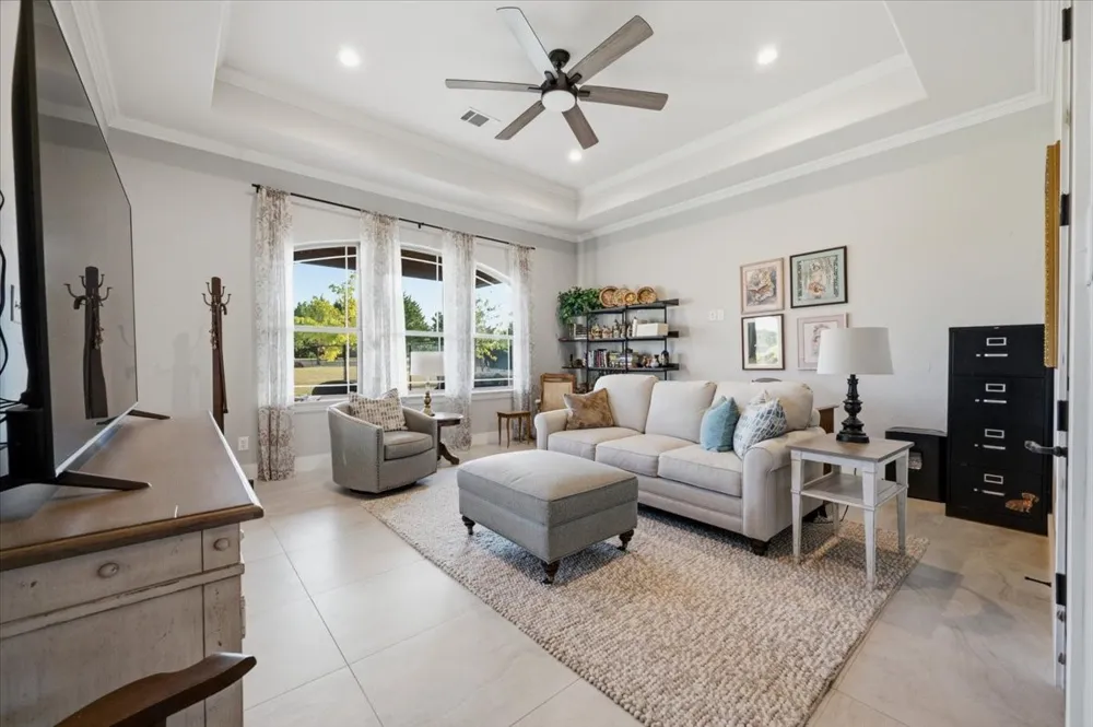 924 Indian Trail Oak Leaf, TX 75154