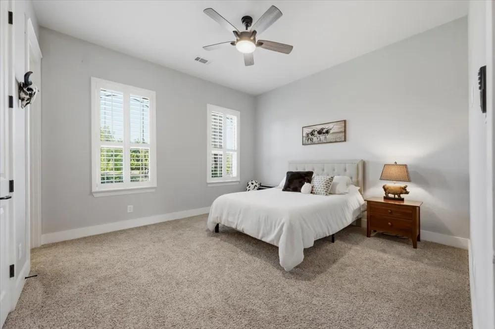 924 Indian Trail Oak Leaf, TX 75154