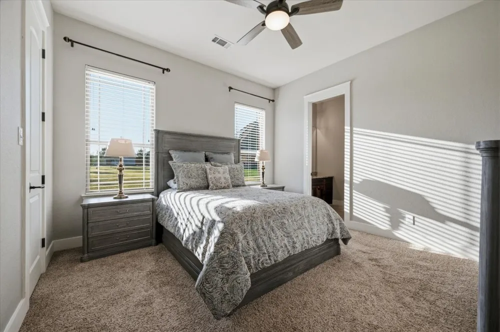 924 Indian Trail Oak Leaf, TX 75154
