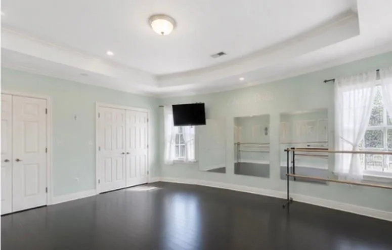 5834 Mountain View Drive Kingwood, TX 77345