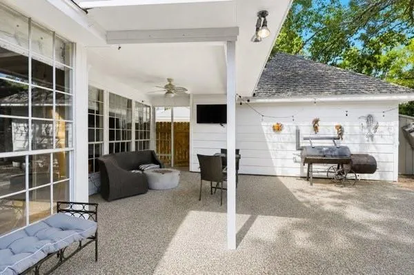 5834 Mountain View Drive Kingwood, TX 77345