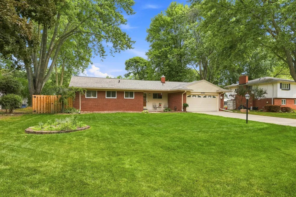 32460 Dunford Street Farmington Hills, MI 48334