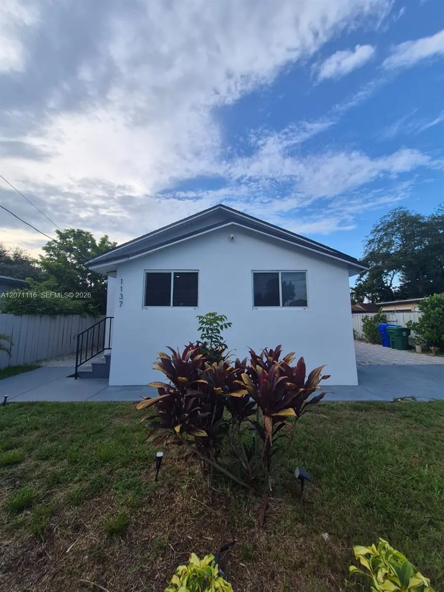 1137 NW 55th St Miami, FL 33127