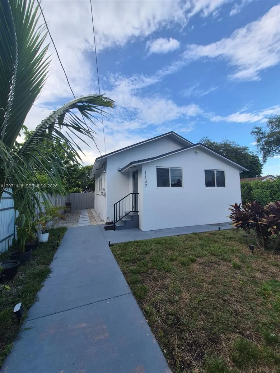 1137 NW 55th St Miami, FL 33127
