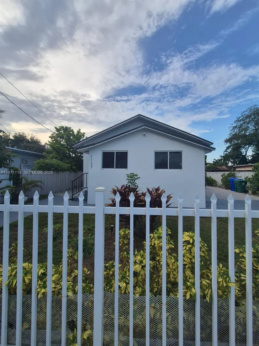 1137 NW 55th St Miami, FL 33127