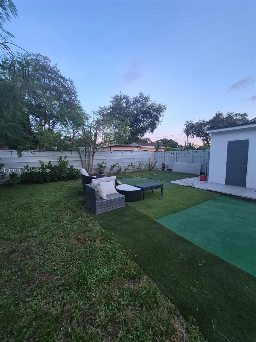 1137 NW 55th St Miami, FL 33127