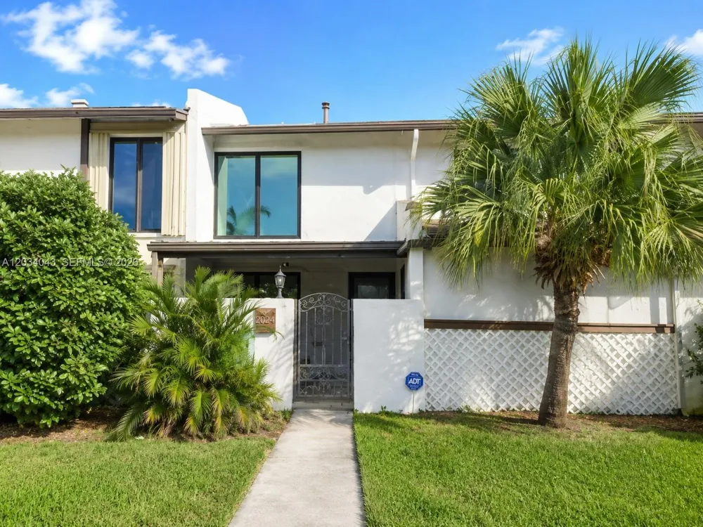 6521 SW 114th Ave #- Miami, FL 33173