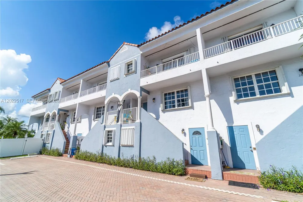 349 Virginia St #349 Hollywood, FL 33019