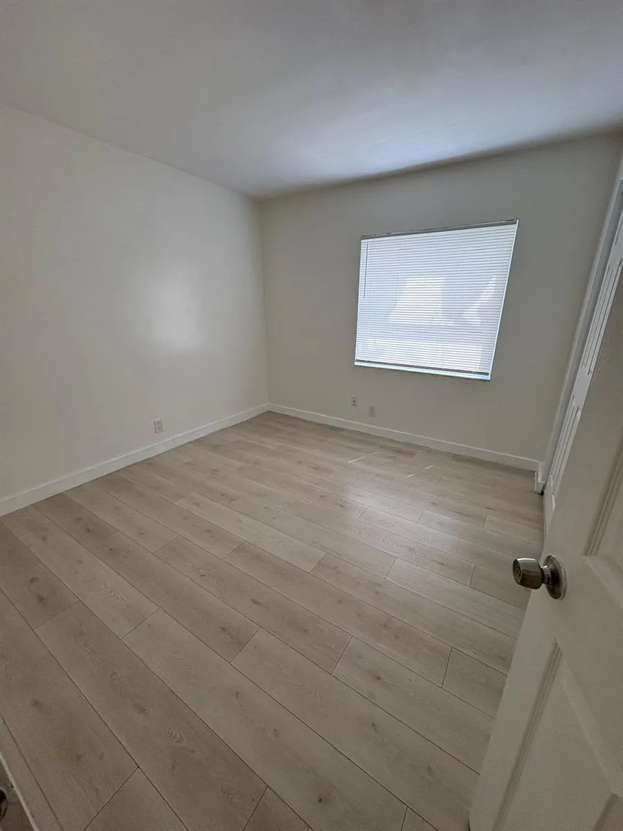 600 NE 46TH COURT #5 Oakland Park, FL 33334