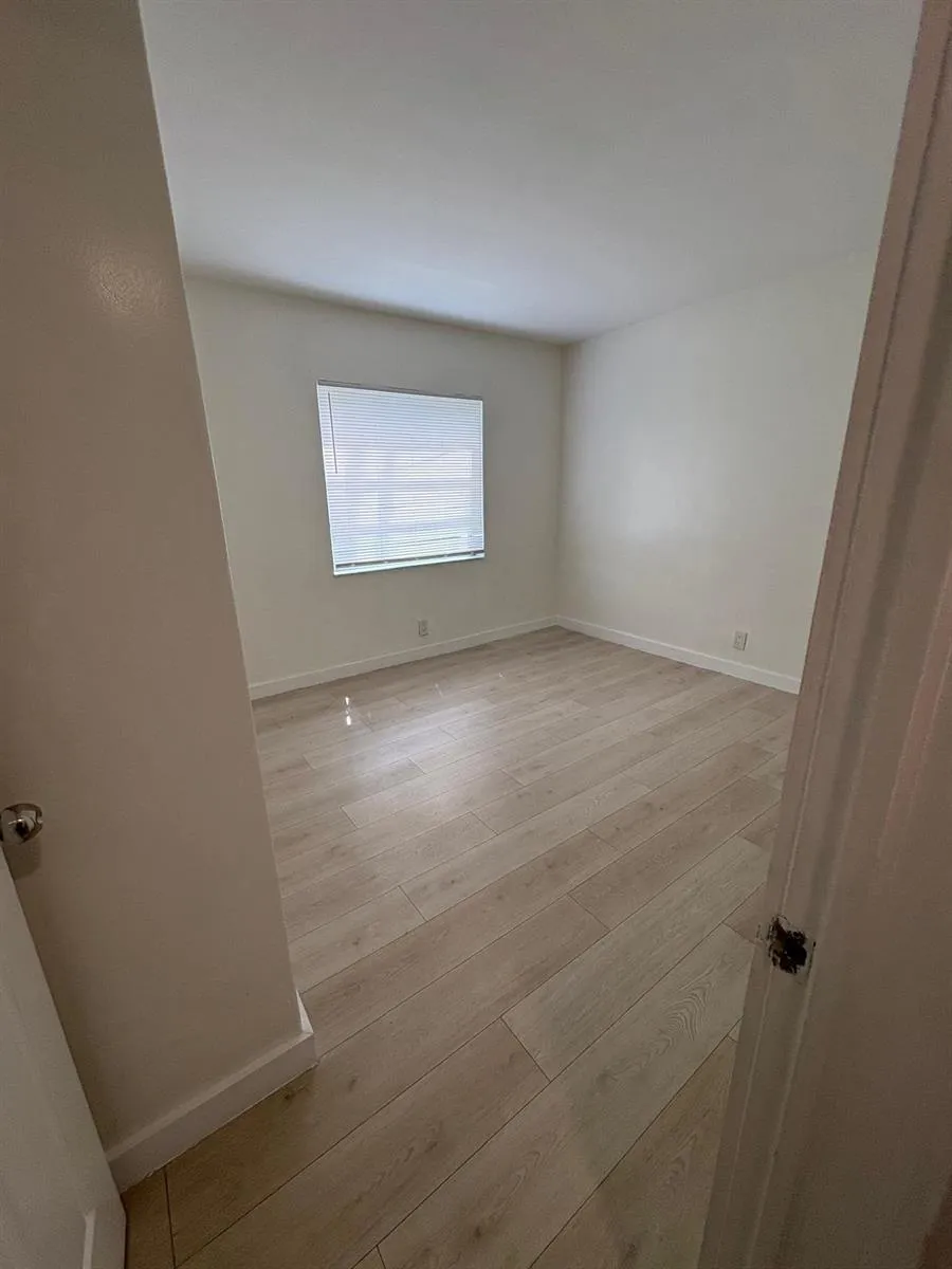 600 NE 46TH COURT #5 Oakland Park, FL 33334