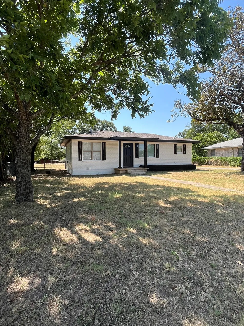117 Westline Road Azle, TX 76020