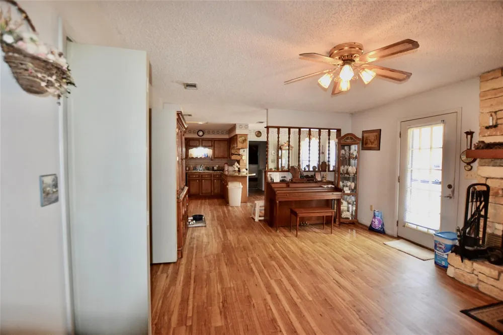 160 Kennedy Drive Livingston, TX 77351