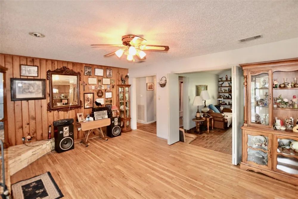 160 Kennedy Drive Livingston, TX 77351