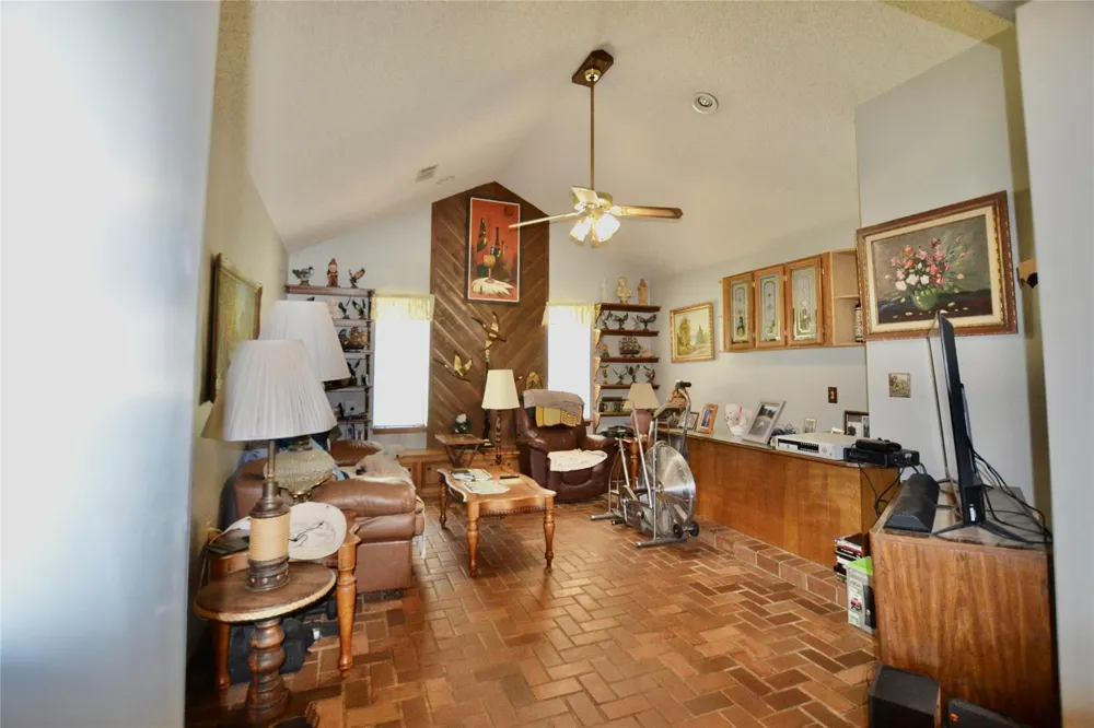 160 Kennedy Drive Livingston, TX 77351