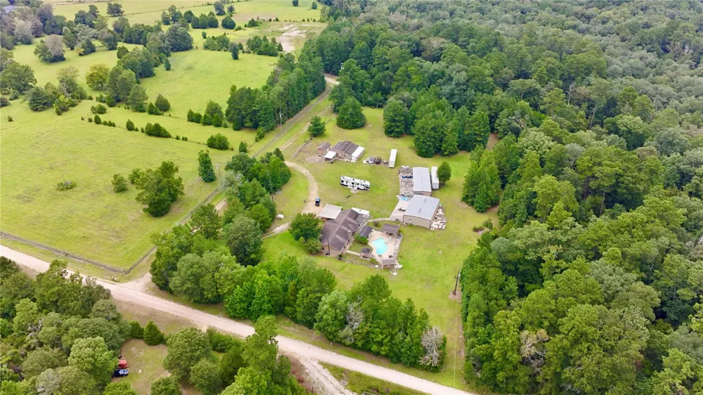 160 Kennedy Drive Livingston, TX 77351