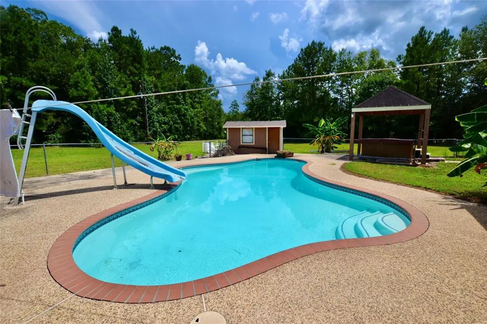 160 Kennedy Drive Livingston, TX 77351