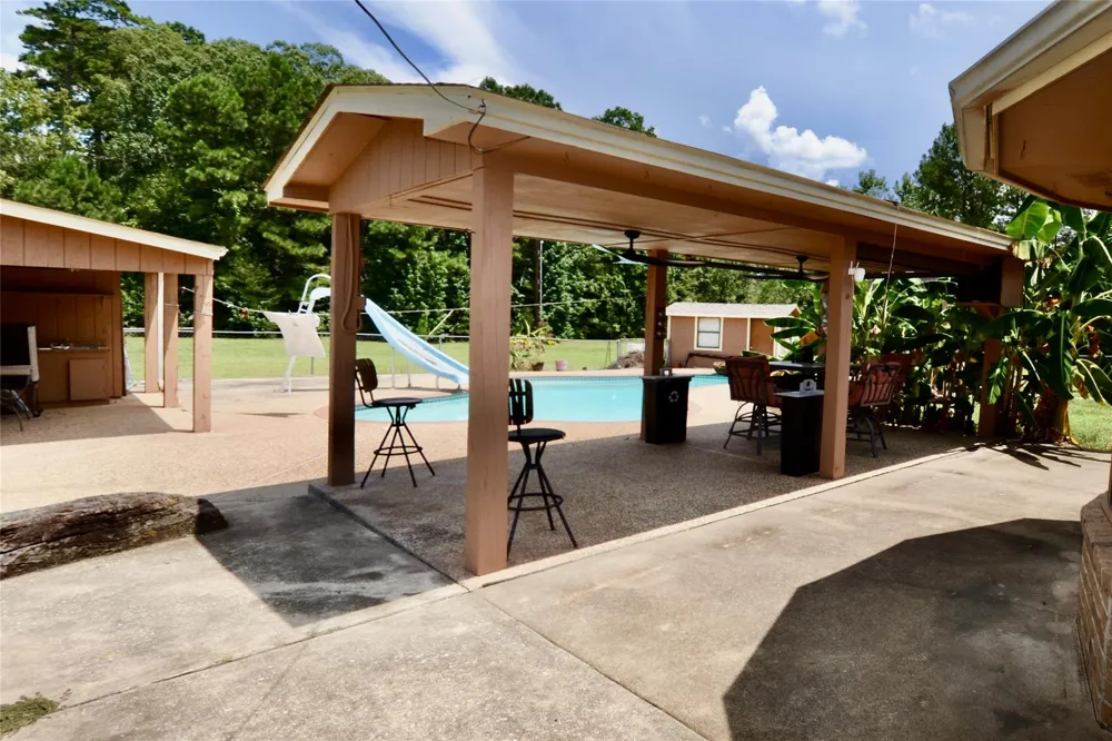 160 Kennedy Drive Livingston, TX 77351