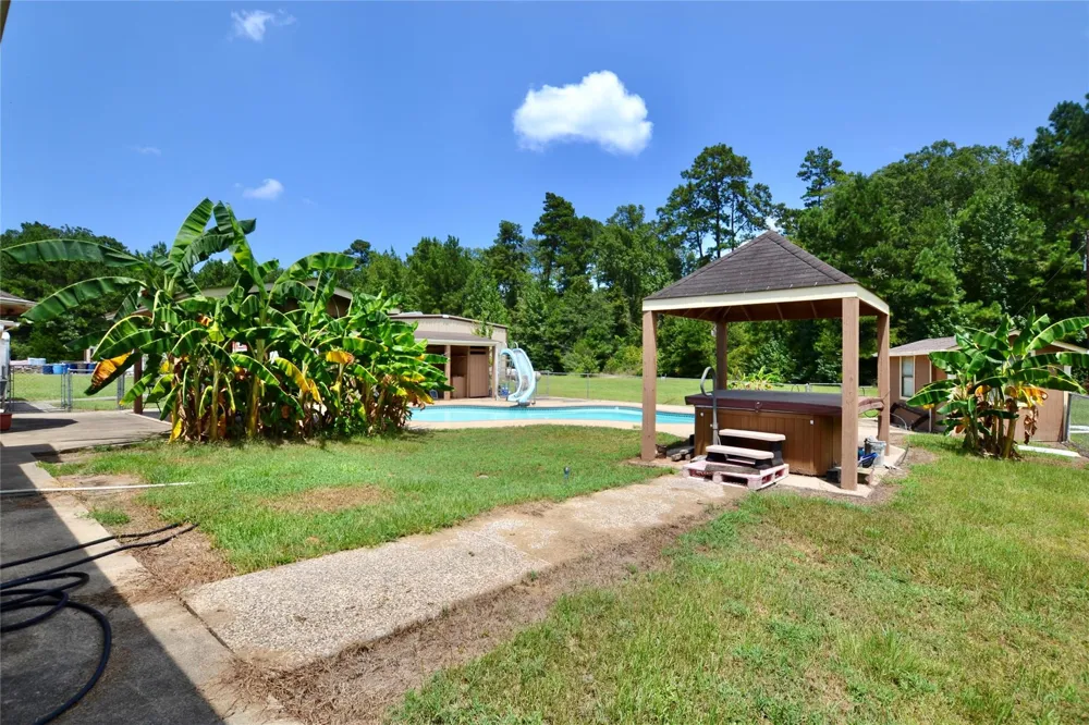 160 Kennedy Drive Livingston, TX 77351