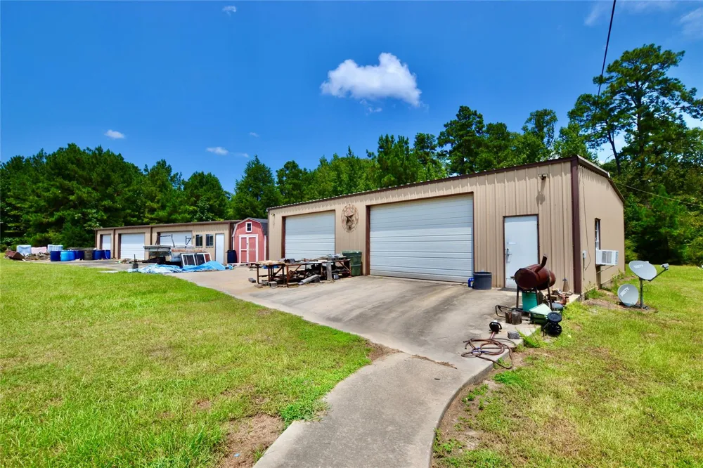 160 Kennedy Drive Livingston, TX 77351