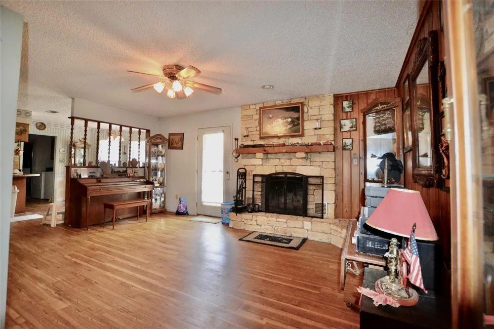 160 Kennedy Drive Livingston, TX 77351