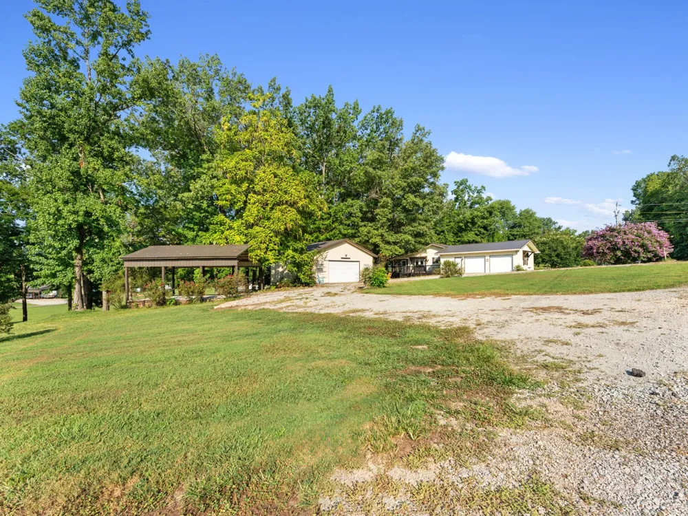 184 Beechview Dr Clifton, TN 38425