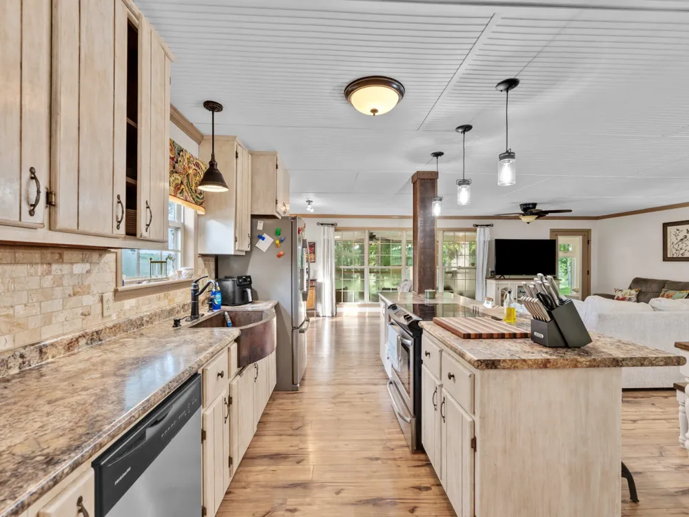 184 Beechview Dr Clifton, TN 38425