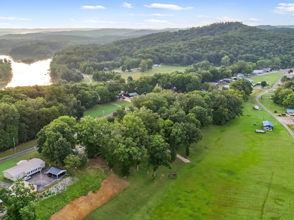 184 Beechview Dr Clifton, TN 38425