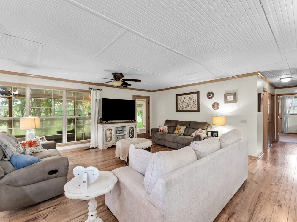 184 Beechview Dr Clifton, TN 38425