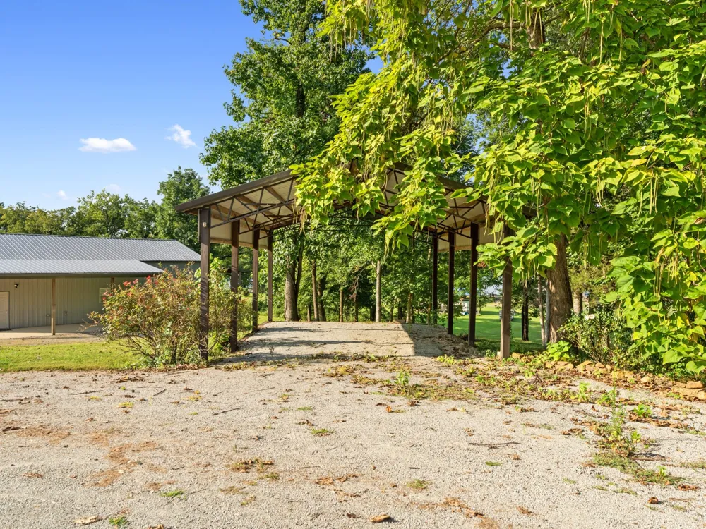 184 Beechview Dr Clifton, TN 38425