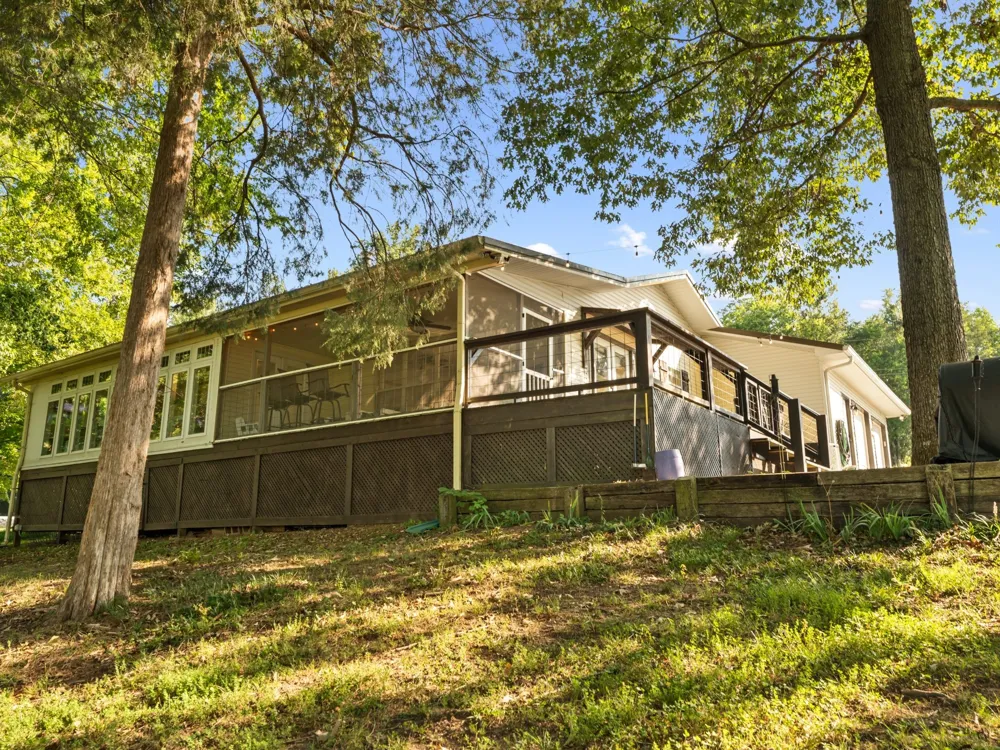 184 Beechview Dr Clifton, TN 38425