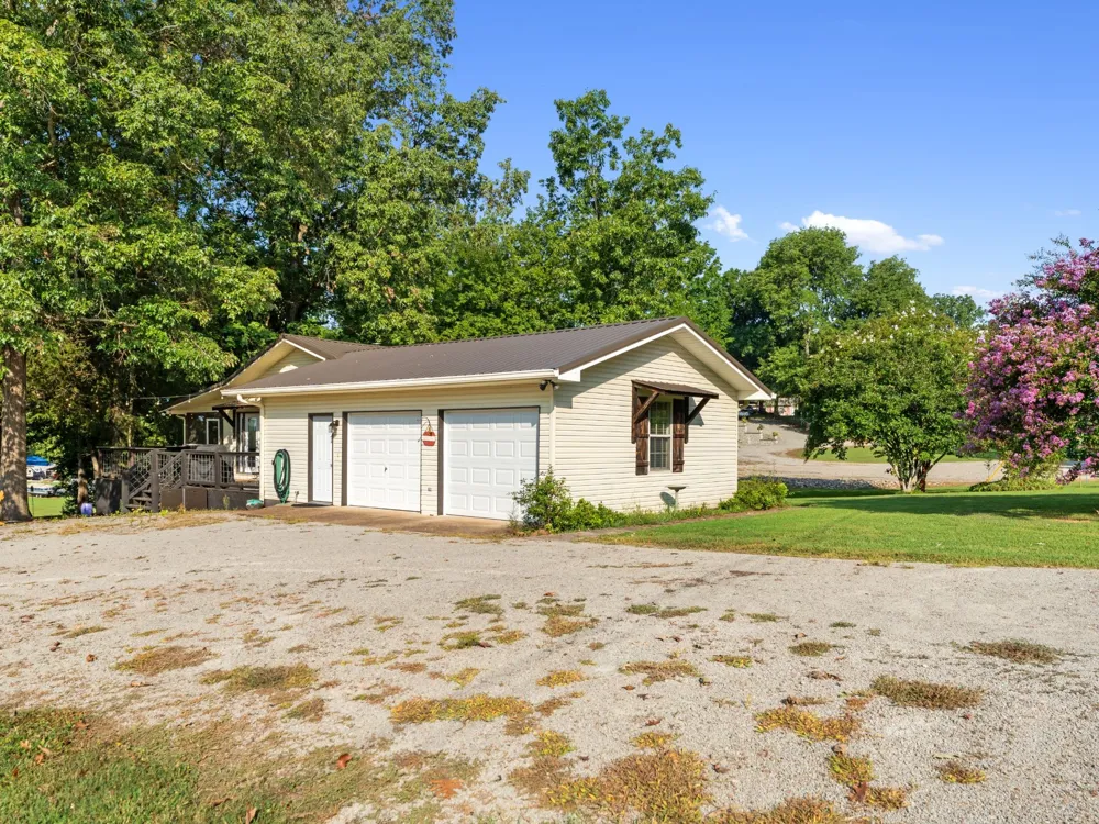 184 Beechview Dr Clifton, TN 38425
