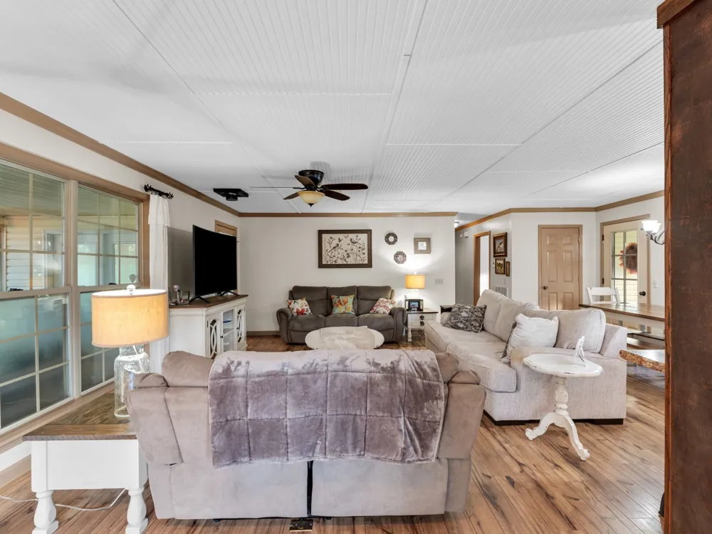 184 Beechview Dr Clifton, TN 38425